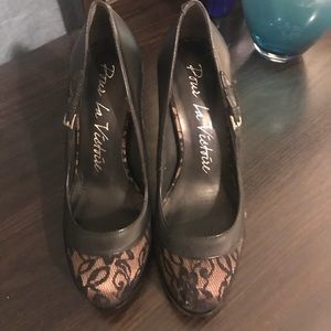 Pour la victorie new lace black pump